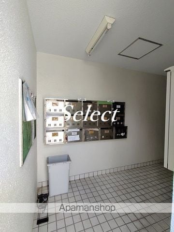 西戸部ダイヤモンドパレスの玄関写真
