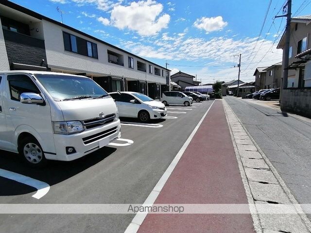 ＫＨＹレジデンス[2LDK/58.64m2]の駐車場1