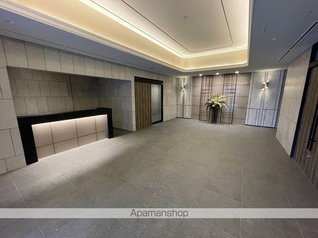 フレンシア西宮北口の玄関写真
