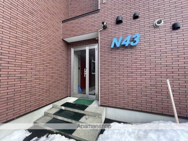 地下鉄南北線 真駒内駅 徒歩4分 2階建 築12年の玄関写真