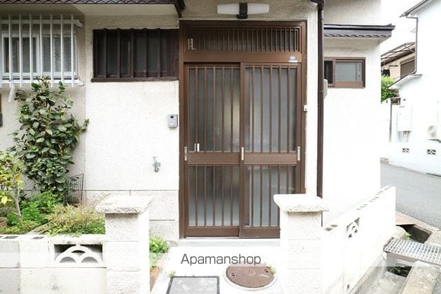 西田中町貸家の玄関写真