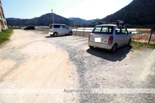 ヴィラナリー国ヶ原 2号棟の外観写真