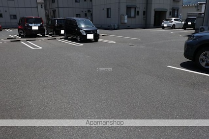 バリュージュ　Ａ棟[2K/43.01m2]の駐車場