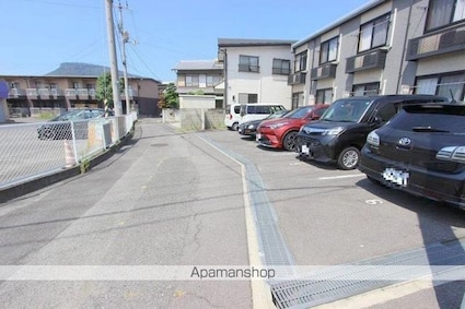 サンライズ牟礼[1K/23.18m2]の駐車場