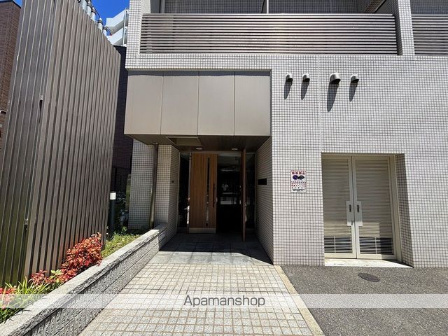 ファーストワンESAKAの玄関写真