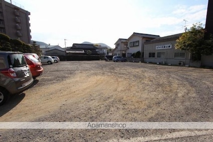 鶴市マンション[2LDK/58m2]の駐車場