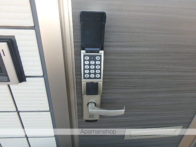 都城市 2階建 築11年の玄関写真