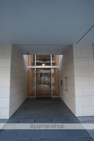 ガーデン東新宿の玄関写真