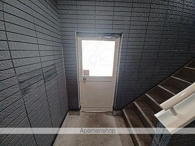 ロイヤル南天神の玄関写真