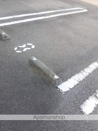 アンソレイエＢ[1LDK/46.09m2]の駐車場3