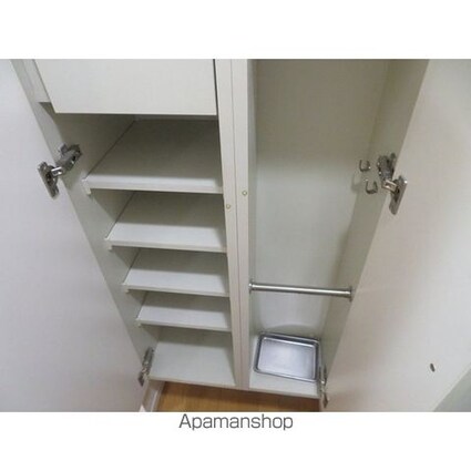 ユニロイヤル九段南[1K/40.09m2]の玄関