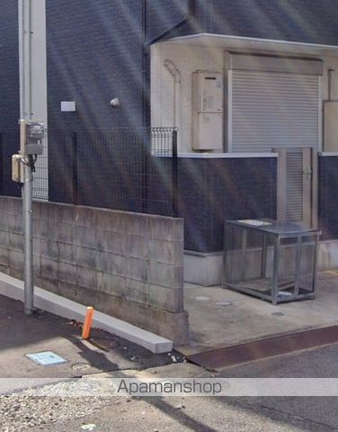 ノイヴェル西本町の玄関写真