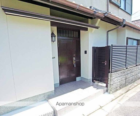 キトロ町伊東貸家の玄関写真