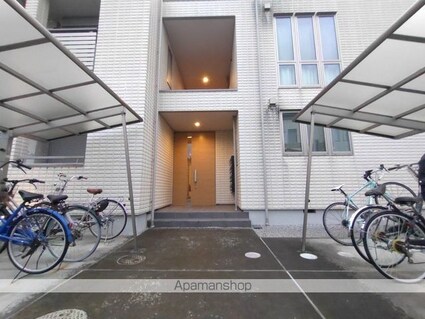 Ｗｈｉｔｅ　Ｂｅｒｒｙ[1LDK/51.5m2]のエントランス