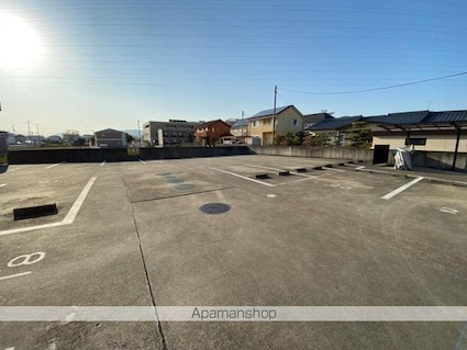 レイクサイド太田[1DK/42m2]の駐車場