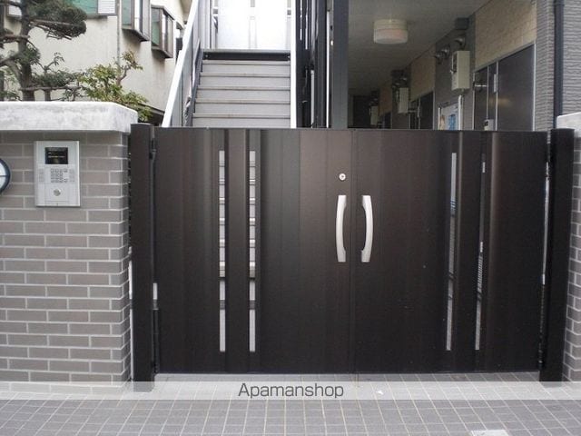 レオパレスレオーノIIIの玄関写真