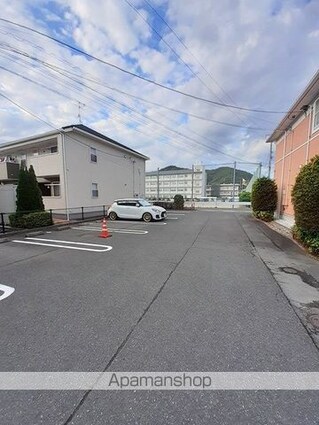 ヴァンエコールＢ[2LDK/58.48m2]の駐車場