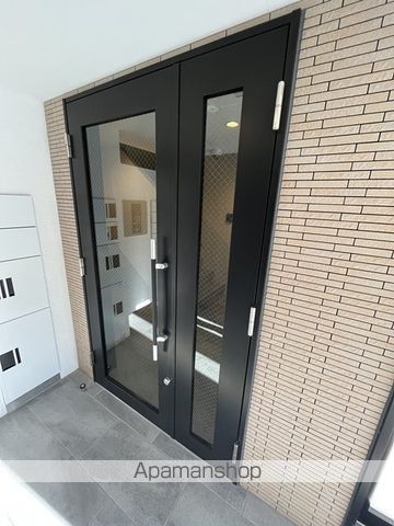 グラン南郷の玄関写真