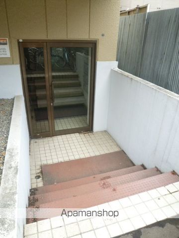 クリスタル村川の玄関写真