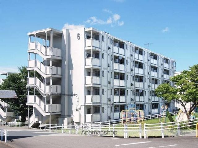 八王子市小比企町のマンションの外観1