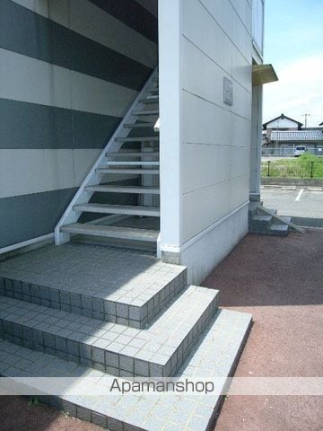 レオパレスポラリスの玄関写真