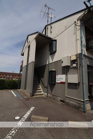 リブェール高岡の玄関写真