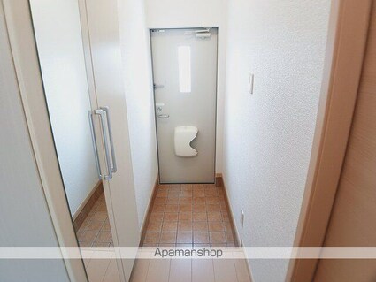 クレディ・メゾン[1R/32.9m2]の玄関