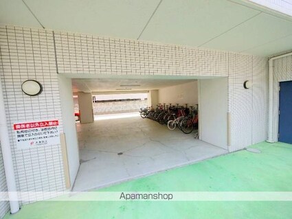 モア　グレイス　ワン[1K/30.08m2]の駐車場