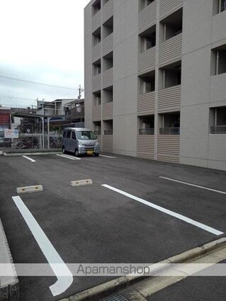 グランツ堀田[1K/27.84m2]の駐車場