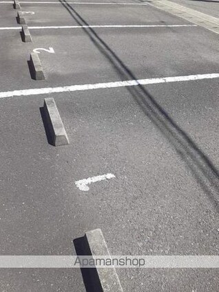 ウィルレジデンスⅠ[2LDK/52.75m2]の駐車場1