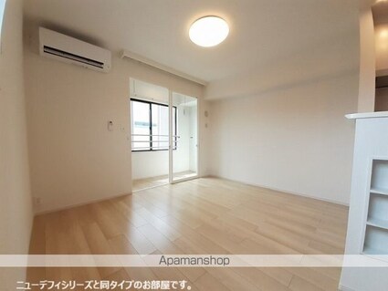 ＢＩＺ　Ａ[1LDK/44.32m2]のリビング・居間