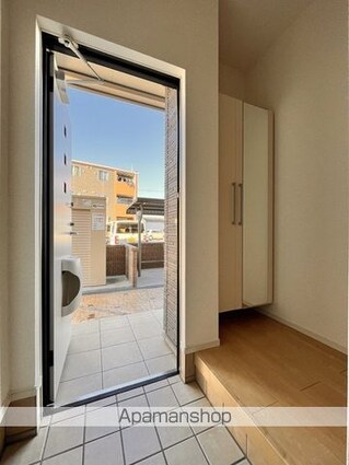 ヴェルソー有本Ⅱ[2LDK/64.56m2]の玄関