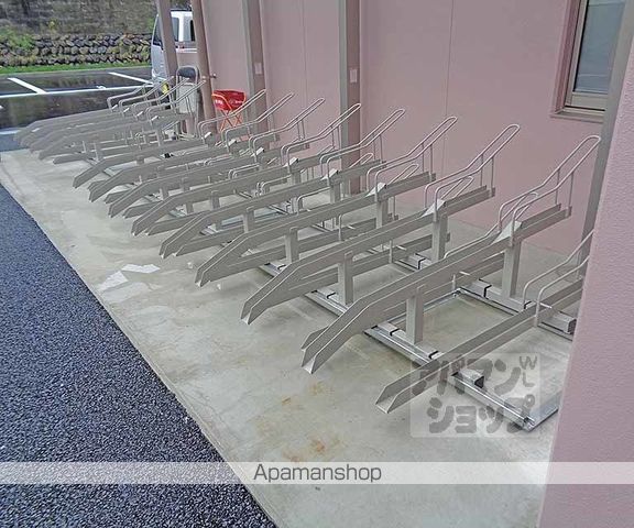 ローブコート六地蔵駅前の周辺写真