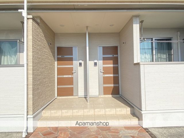 ノイエラントの玄関写真