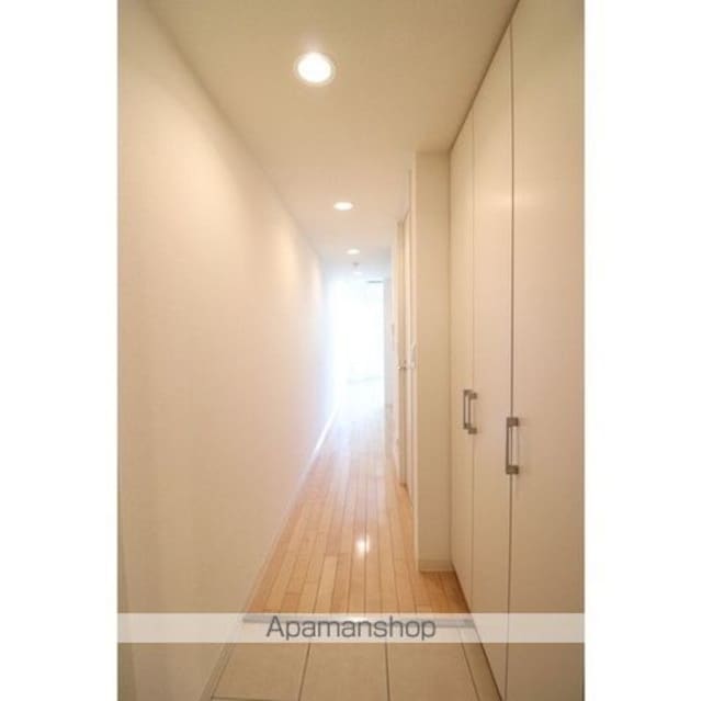 東京都中野区上高田２丁目[1R/28.6m2]の玄関