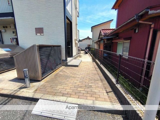 レオパレスボヌール ドゥマンの玄関写真