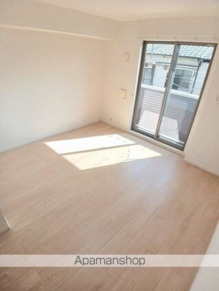 愛媛県新居浜市沢津町２丁目[1R/30m2]のリビング・居間