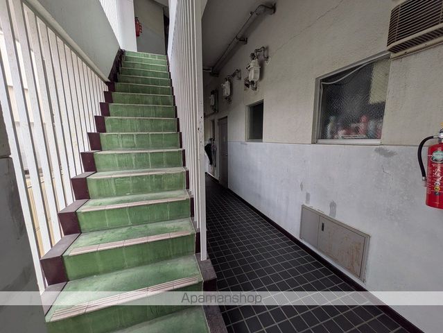 上田ビルの玄関写真