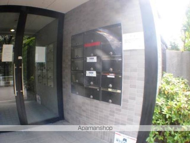 CASA IKUMATAIIの玄関写真