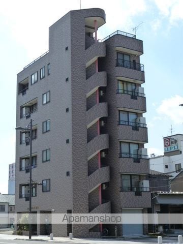 信用ビルの外観写真