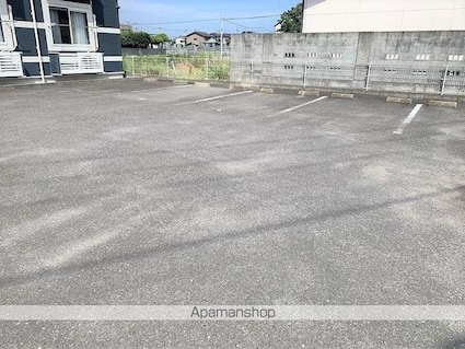 レオネクスト太田上町茶園[1K/26.08m2]の駐車場