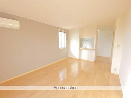 ロイヤルフェルティ　Ａ・Ｂ・Ｃ・Ｄ・Ｅ[2LDK/57.07m2]のリビング・居間