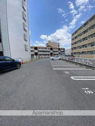 ル・パルファン[2LDK/67.01m2]の駐車場2