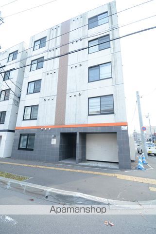カレラ月寒中央の外観写真
