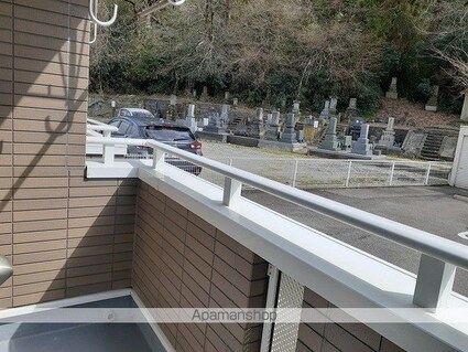 イースト．ウィング[1R/33.15m2]のバルコニー