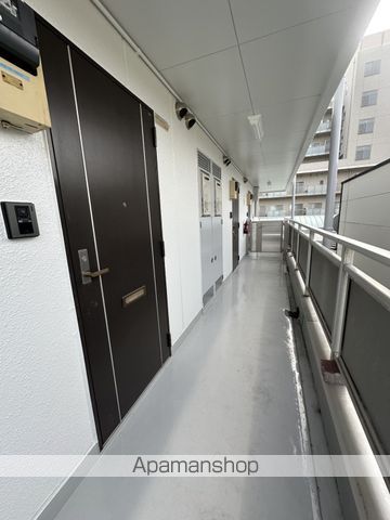 青空ビルの玄関写真