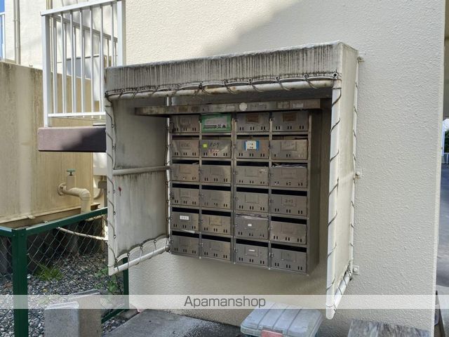小林マンションの外観写真