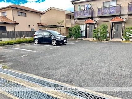 エテルノ・ラ・パイン[2LDK/61.34m2]の駐車場1