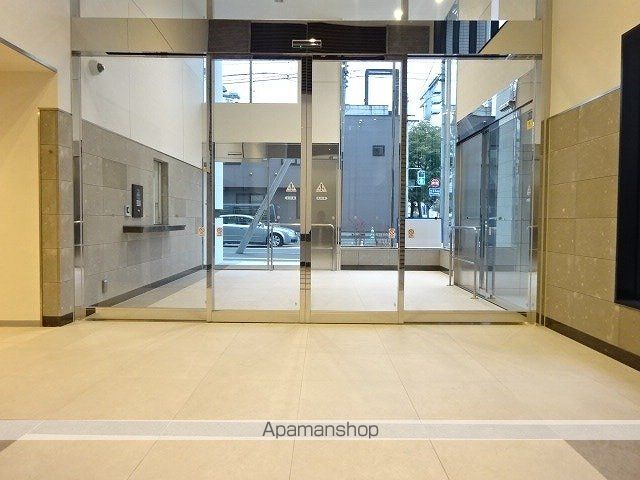 クリオ円山鳥居前の玄関写真