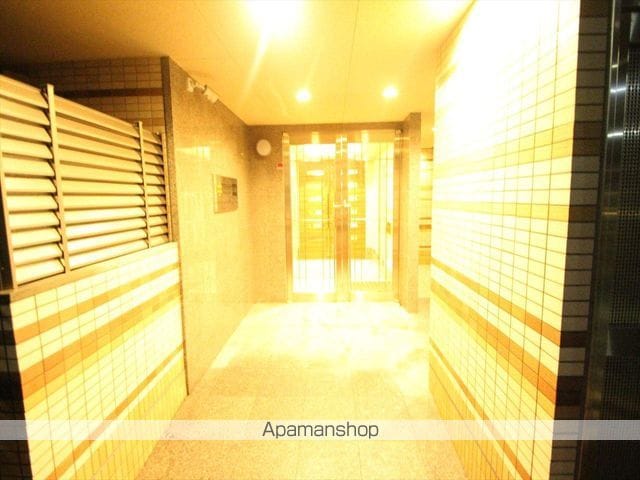 クリスタルコート江坂の外観写真
